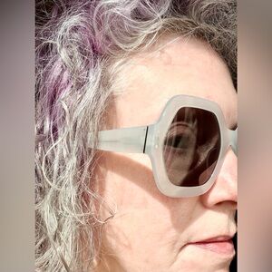 Chic White Square Sunglasses